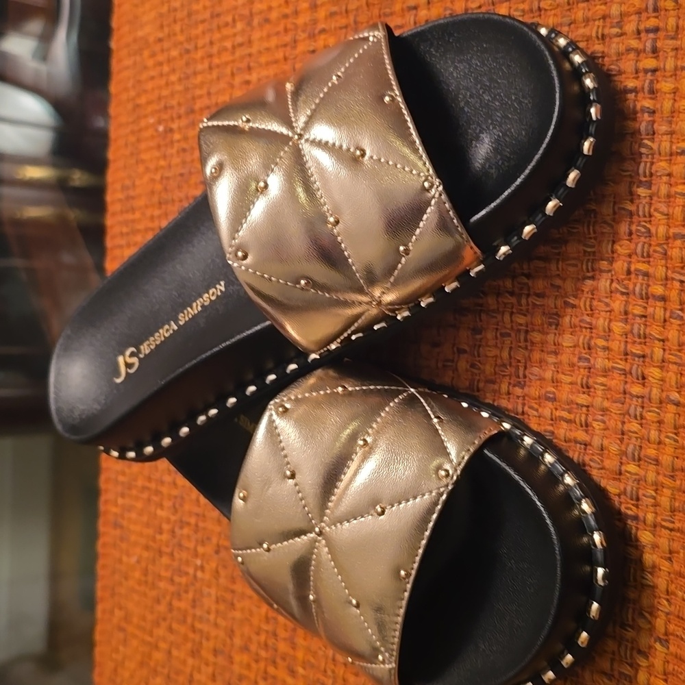 JESSICA SIMPSON BRAND WOMEN'S GOLDTONE AND BLACK SLIP-ON SLIDE SANDALS SIZE 6.5